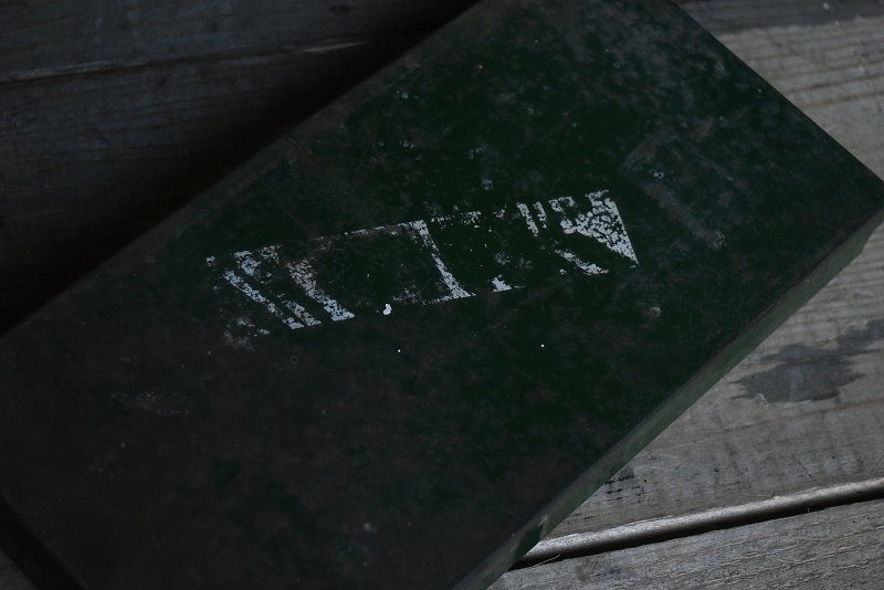 105142 ヴィンテージ 「SAVILLE」 BRITISH MADE アイアンボックス 箱 英国製