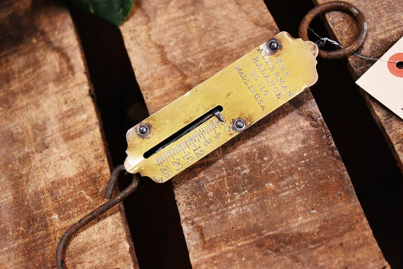 105331 ヴィンテージ 「THE ALDERMAN BALANCE」 バネ秤 計量器 吊り下げ式秤 スケール 真鍮製 ブラス 英国 MADE IN USA