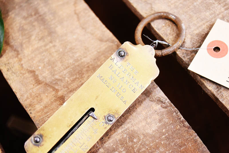 105331 ヴィンテージ 「THE ALDERMAN BALANCE」 バネ秤 計量器 吊り下げ式秤 スケール 真鍮製 ブラス 英国 MADE IN USA