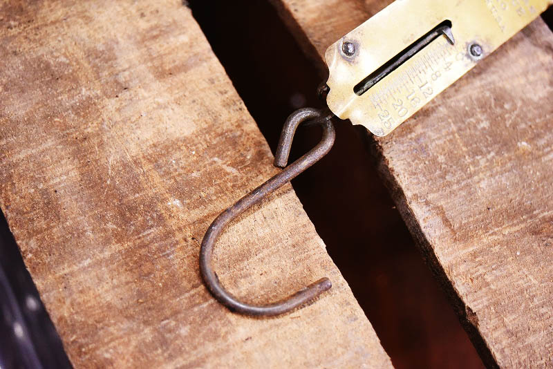 105331 ヴィンテージ 「THE ALDERMAN BALANCE」 バネ秤 計量器 吊り下げ式秤 スケール 真鍮製 ブラス 英国 MADE IN USA