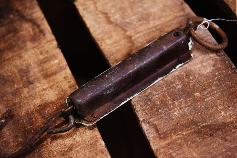 105331 ヴィンテージ 「THE ALDERMAN BALANCE」 バネ秤 計量器 吊り下げ式秤 スケール 真鍮製 ブラス 英国 MADE IN USA