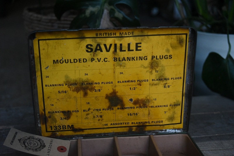 105151 ヴィンテージ 「SAVILLE」 BRITISH MADE アイアンボックス 箱 英国製