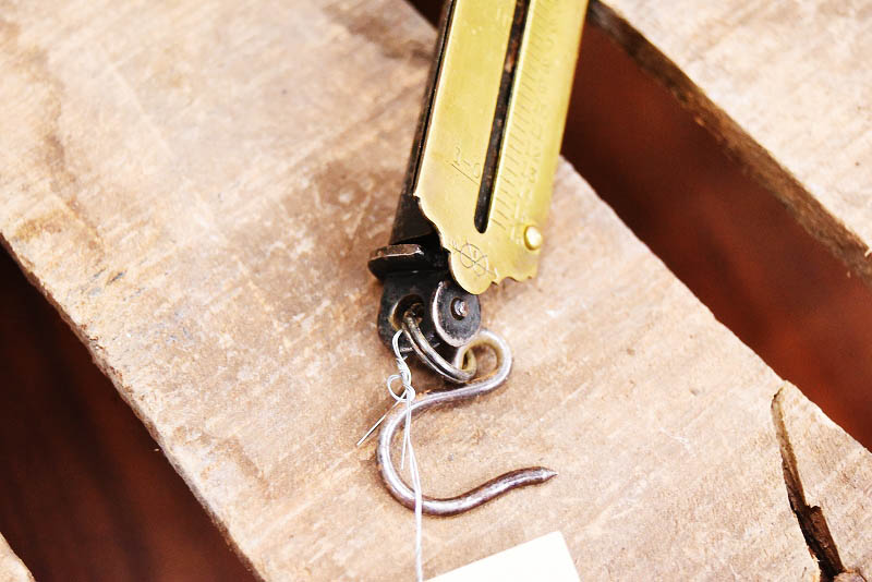 105330 ヴィンテージ　「SALTER POSTAL BALANCE」　バネ秤　計量器　吊り下げ式秤　スケール　真鍮製　ブラス　英国 MADE IN ENGLAND