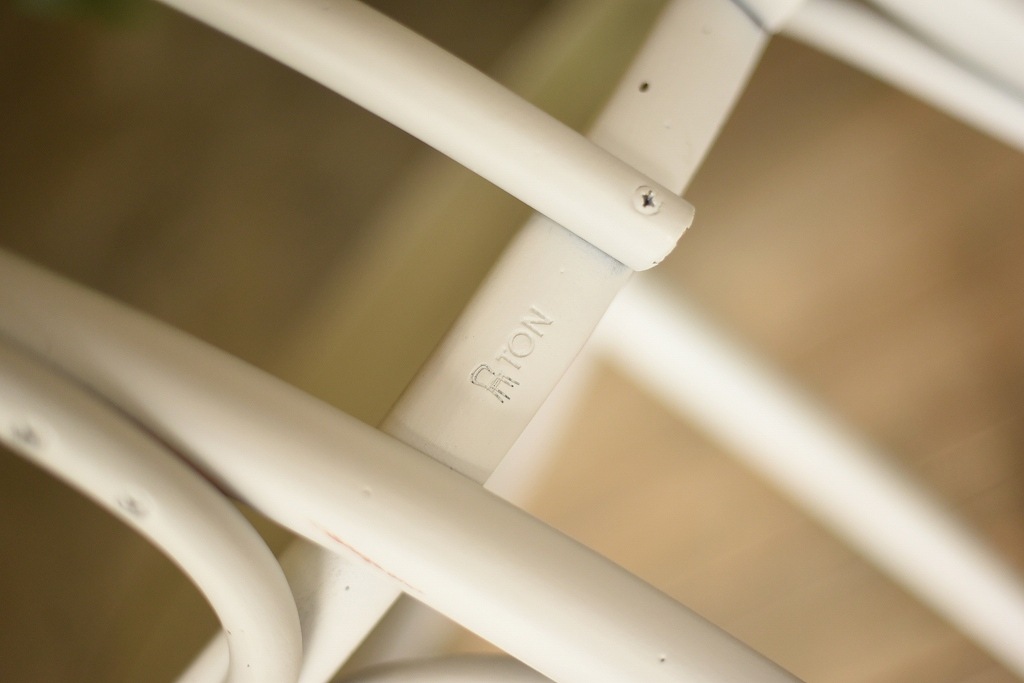 104557　No.18　311018　USED TON CHAIR　中古再塗装品