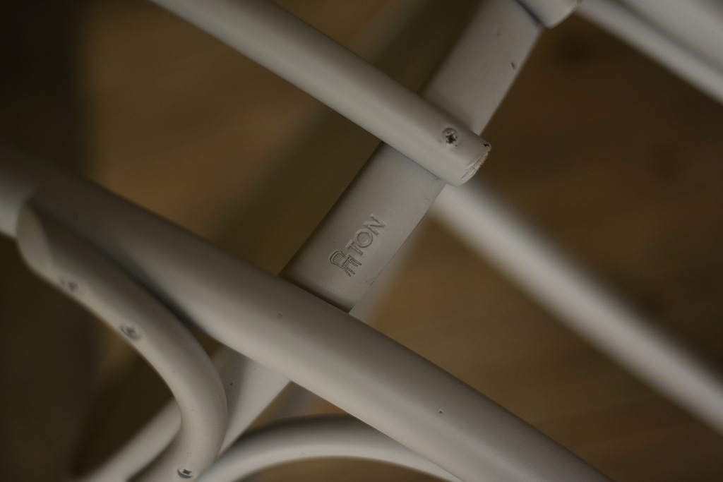 104553 No.18 311018 USED TON CHAIR 中古再塗装品