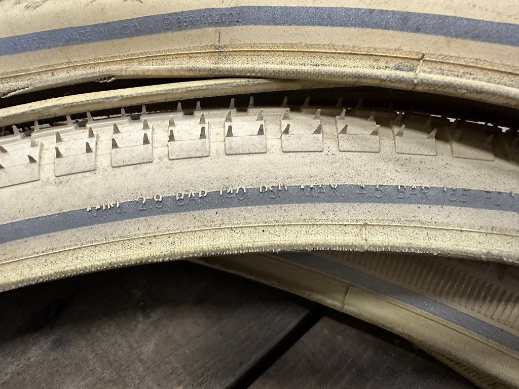 107782 「FABRIKAAT VREDESTEIN」 28X1.75  サイクルタイヤ　 自転車　タイヤ