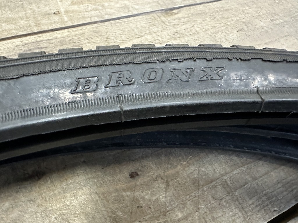 107800 「BRONX」 ISO-9001  28X1 1/2  サイクルタイヤ　 自転車　タイヤ