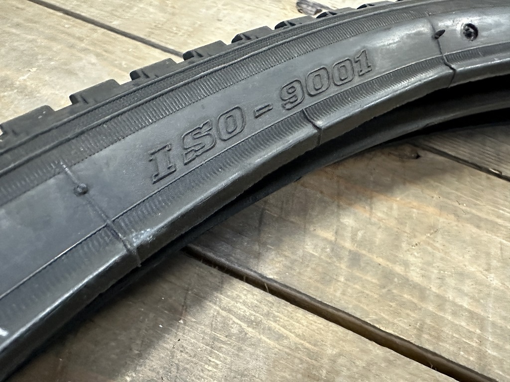 107800 「BRONX」 ISO-9001  28X1 1/2  サイクルタイヤ　 自転車　タイヤ