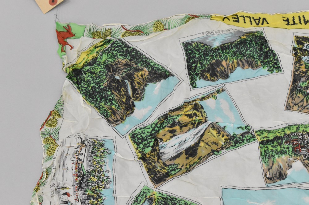 108850 ヴィンテージ 中判 スーベニア  スカーフ  Souvenir scarf