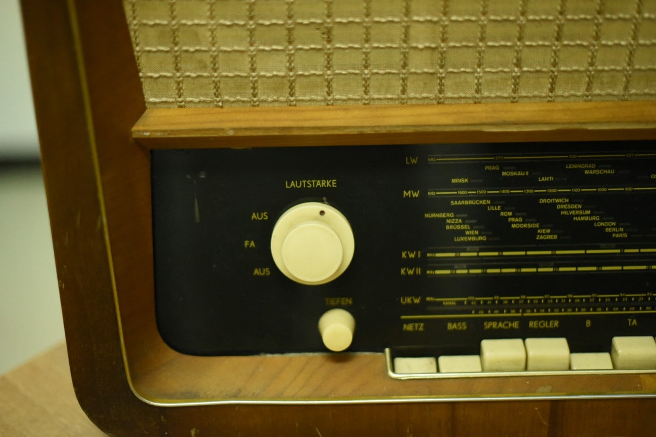 000894 UKヴィンテージ OBERO ラジオ