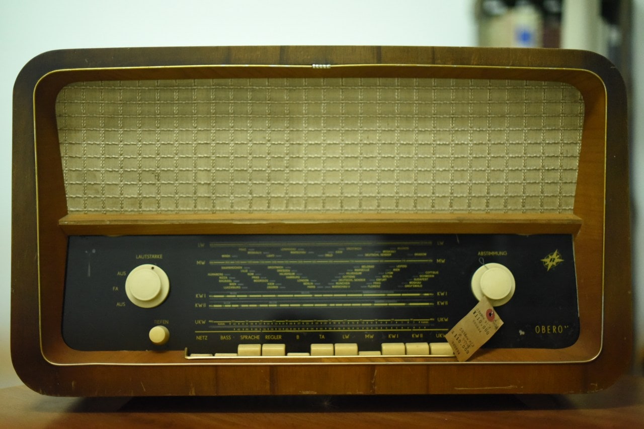 000894 UKヴィンテージ OBERO ラジオ