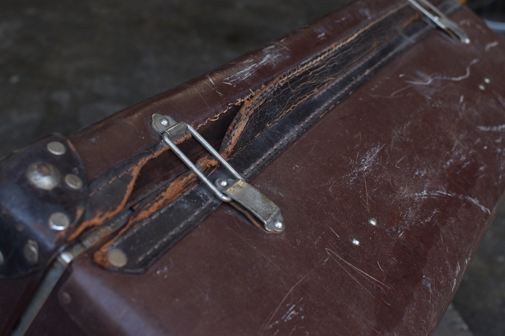 106701 ヴィンテージ　英国 グローブ トロッター 「GLOBE TROTTER」 BRITISH MADE 刻印 取手・ヒンジ破損