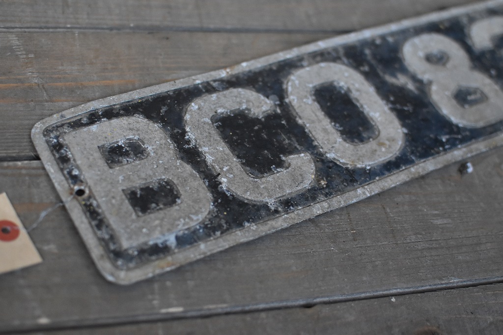 106728 UK ヴィンテージ　英国 ナンバープレート アルミ製