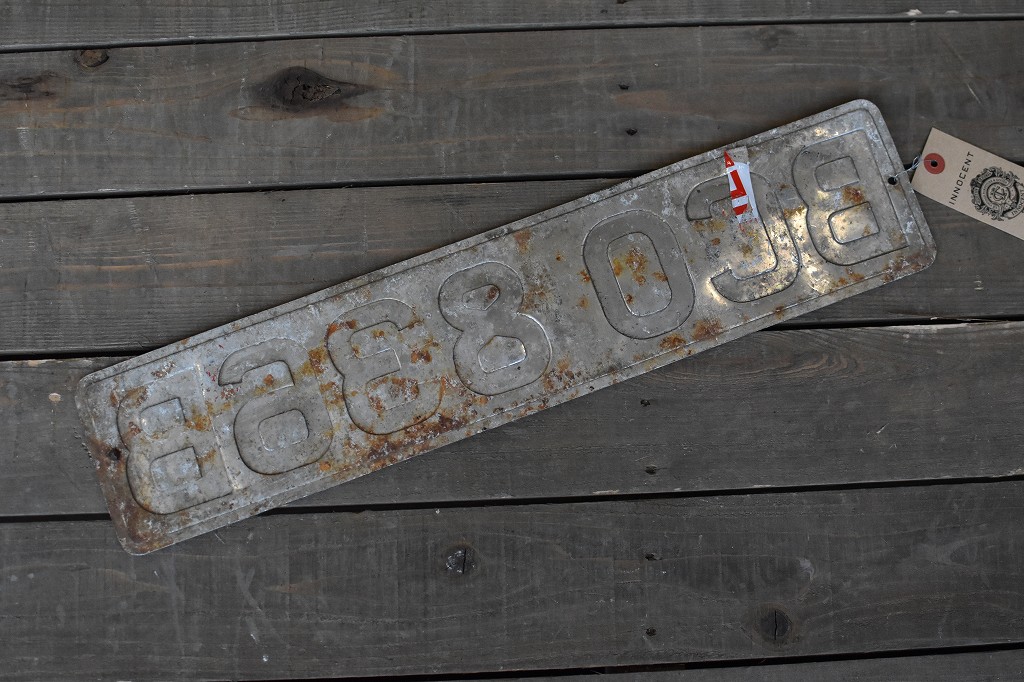 106728 UK ヴィンテージ 英国 ナンバープレート アルミ製