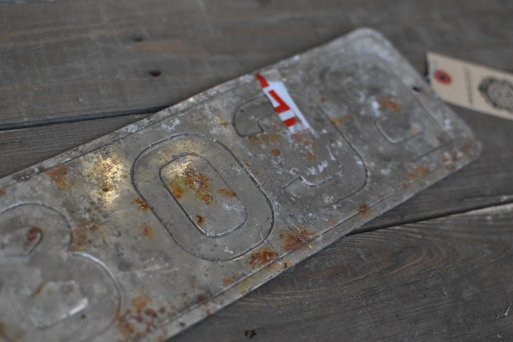 106728 UK ヴィンテージ　英国 ナンバープレート アルミ製