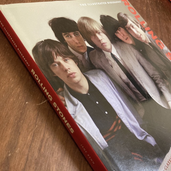 B4133　「THE ILLUSTRATED BIOGRAPHY ROLLING STONES」英国音楽書籍