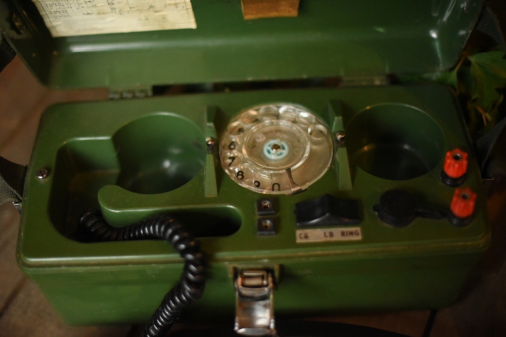 100549 ヴィンテージ　無線機　ミリタリー　 英国製　MADE IN ENGLAND