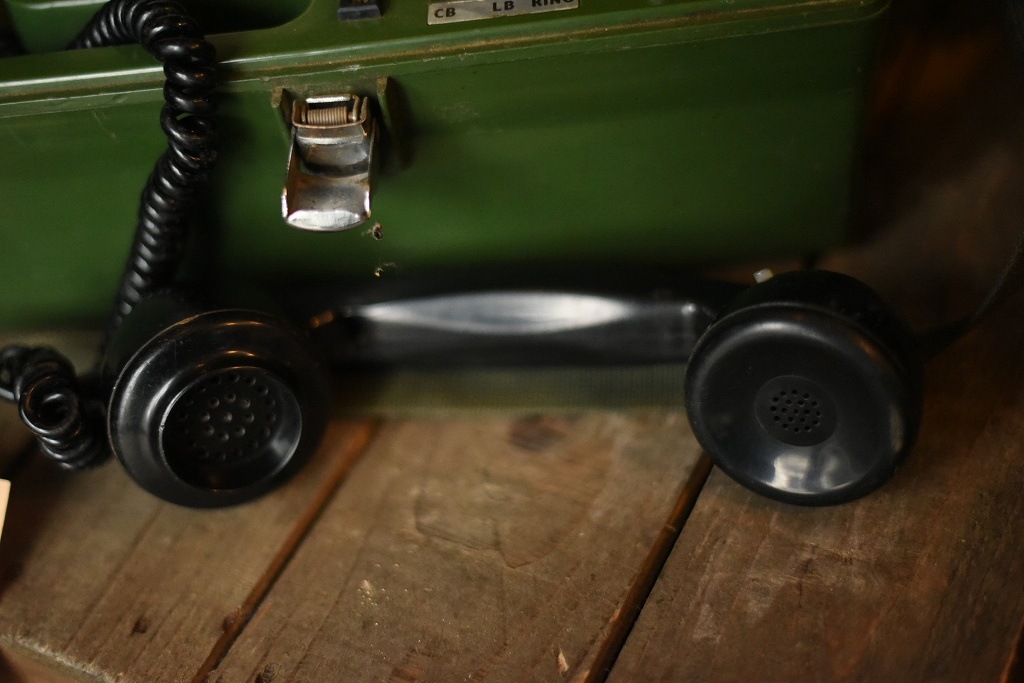 100549 ヴィンテージ　無線機　ミリタリー　 英国製　MADE IN ENGLAND