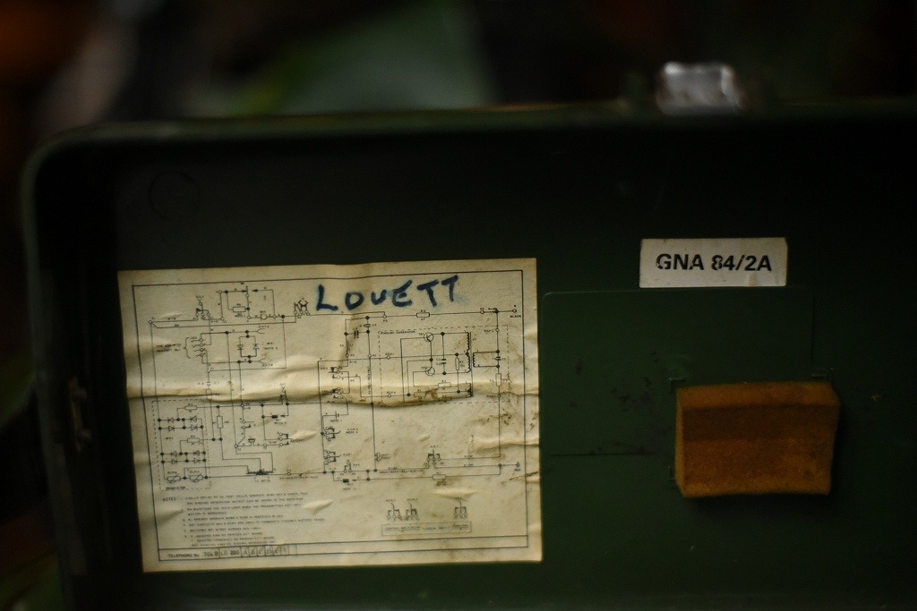 100549 ヴィンテージ　無線機　ミリタリー　 英国製　MADE IN ENGLAND