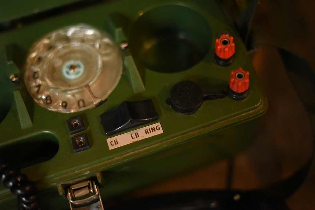 100549 ヴィンテージ　無線機　ミリタリー　 英国製　MADE IN ENGLAND