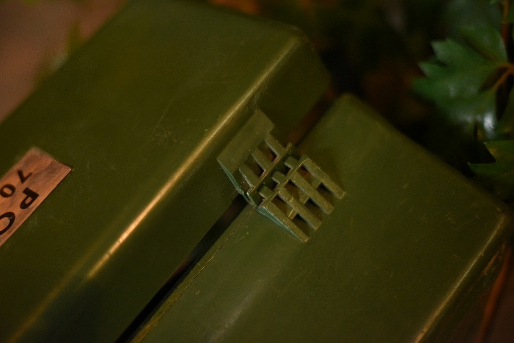 100549 ヴィンテージ　無線機　ミリタリー　 英国製　MADE IN ENGLAND