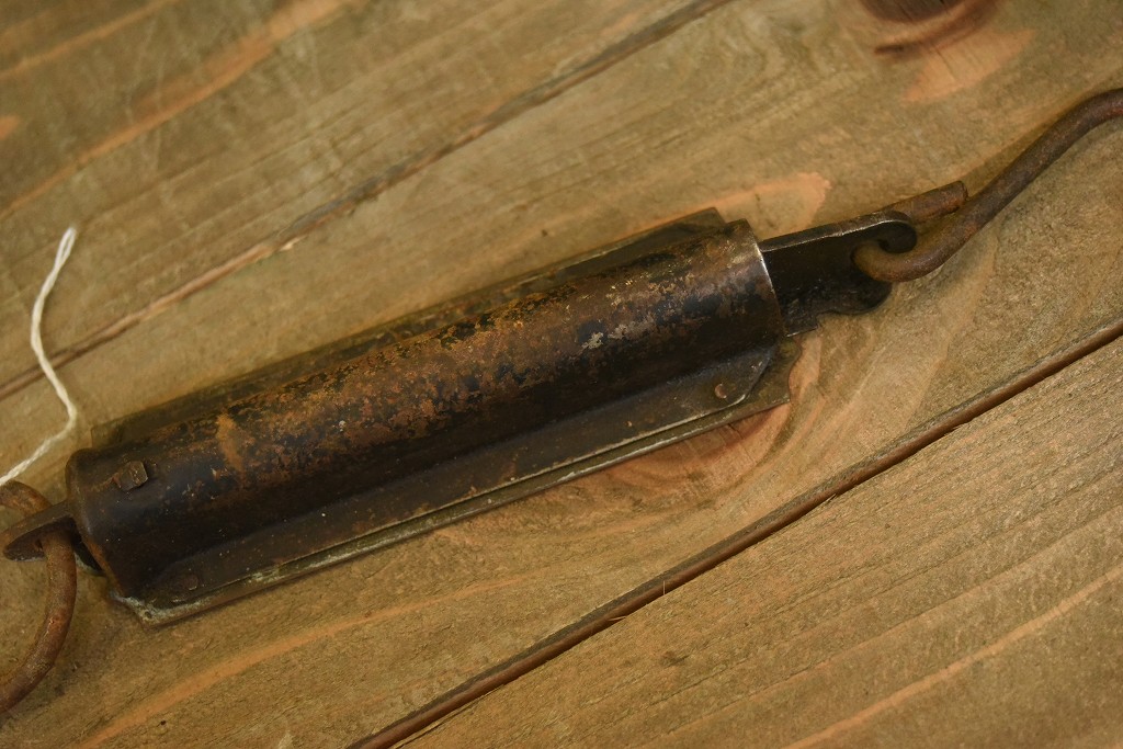 104161 ヴィンテージ　　バネ秤　計量器　吊り下げ式秤　スケール　真鍮製　ブラス　 MADE IN GEAMANY