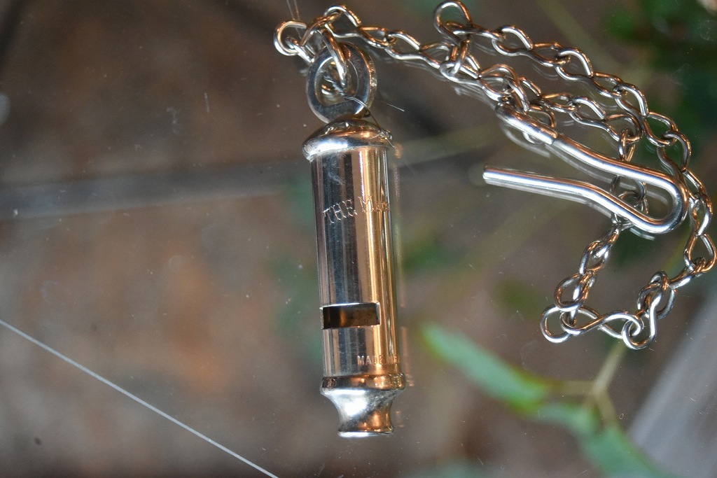 103381 UK　ヴィンテージ　ポリス　ホイッスル　MADE IN ENGLAND