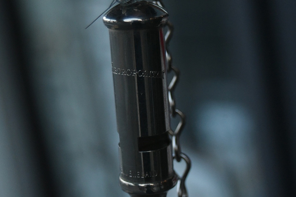 103381 UK　ヴィンテージ　ポリス　ホイッスル　MADE IN ENGLAND