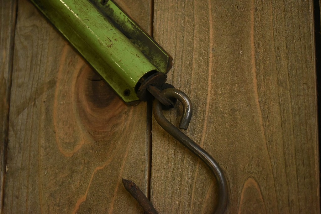 104159 ヴィンテージ　　「SALTER」　バネ秤　計量器　吊り下げ式秤　スケール　真鍮製　ブラス　英国 MADE IN ENGLAND