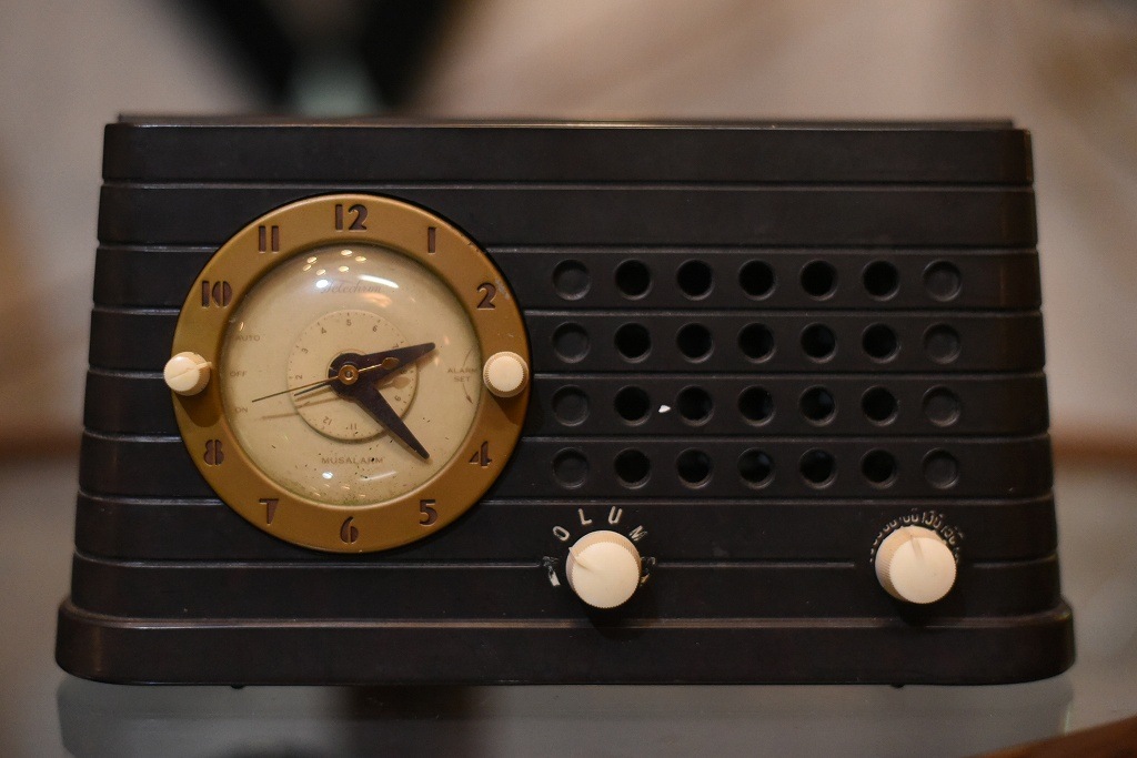 R0035 レンタル ヴィンテージ　ラジオ  「TELECHRON RADIO」