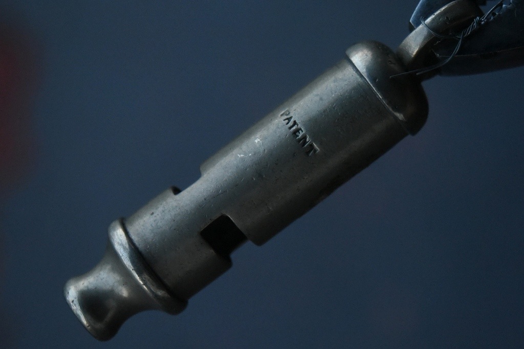 103366 UK　ヴィンテージ　ポリス　ホイッスル　MADE IN ENGLAND