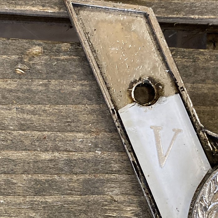 106374 ヴィンテージ 「V41」 カーバッチ エンブレム