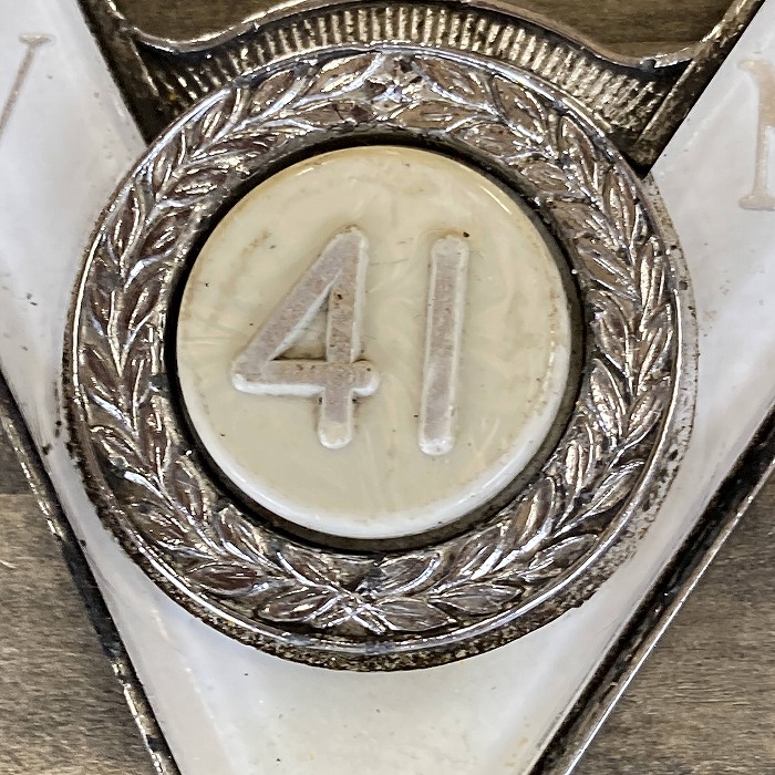 106374 ヴィンテージ 「V41」 カーバッチ エンブレム