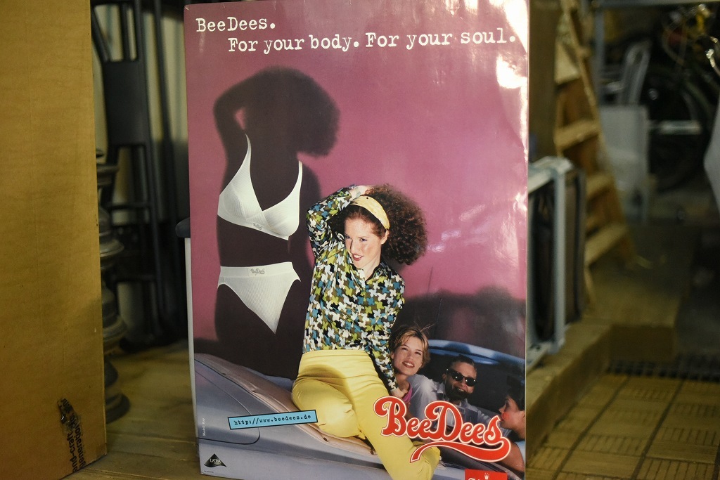 100098 ヴィンテージ　「BeeDees TRIUMP」　看板　サインプレート　 英国製　MADE IN ENGLAND