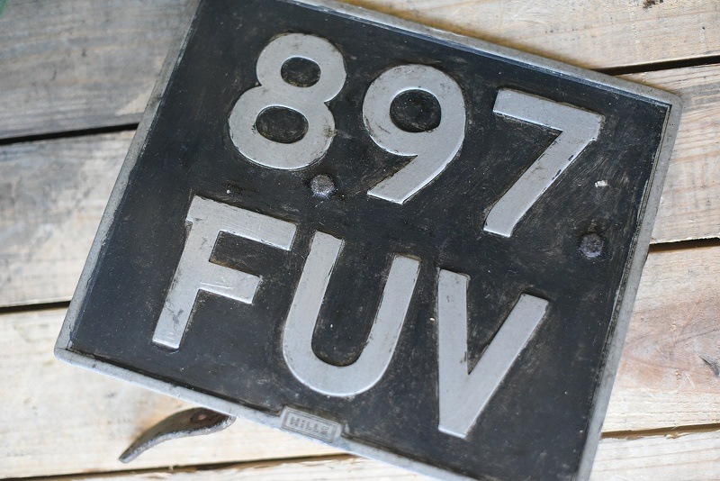 105349 UK ヴィンテージ　英国 ナンバープレート アルミ製