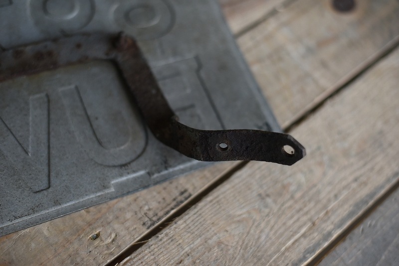 105349 UK ヴィンテージ　英国 ナンバープレート アルミ製