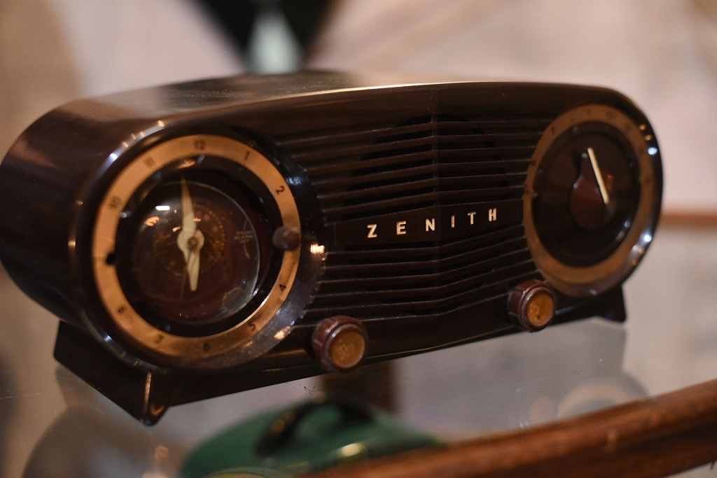 R0038 レンタル ヴィンテージ　ラジオ  「ZENITH Electronics U.S.A. No.S-19501」