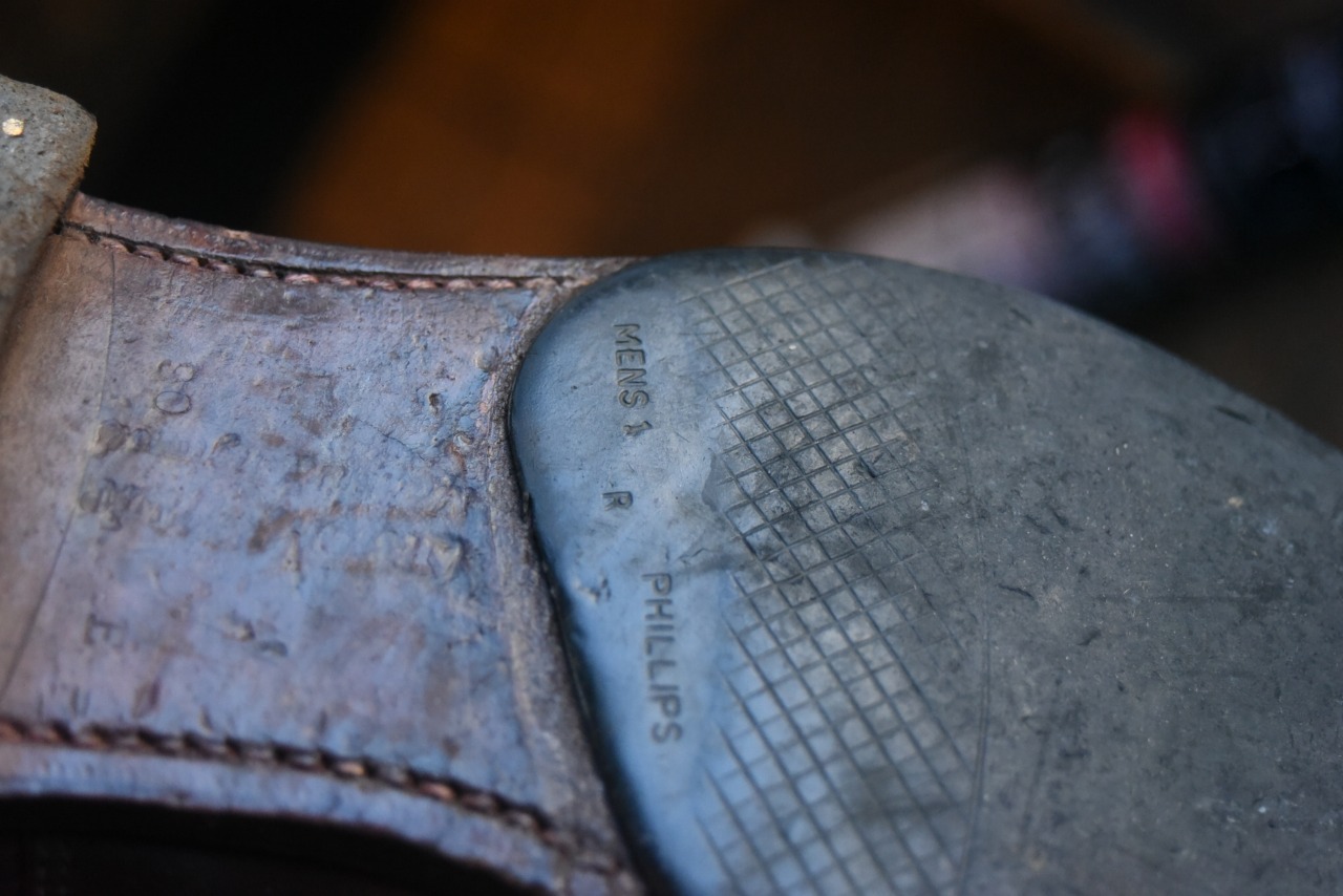 103822  英国 レザーシューズ　 ブランド「チャーチ　Church’s」　 2都市