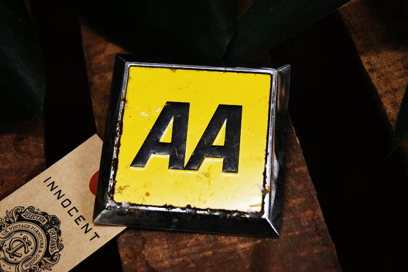 105229 ヴィンテージ　スクエア　AA 「Automobile Association」 カーバッチ エンブレム