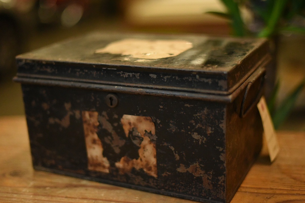 103801 ヴィンテージ アイアンボックス 箱 英国