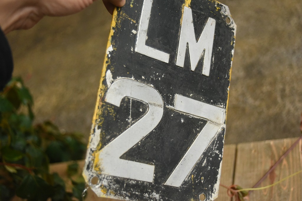 104165 UK ヴィンテージ　英国 ナンバープレート アルミ製