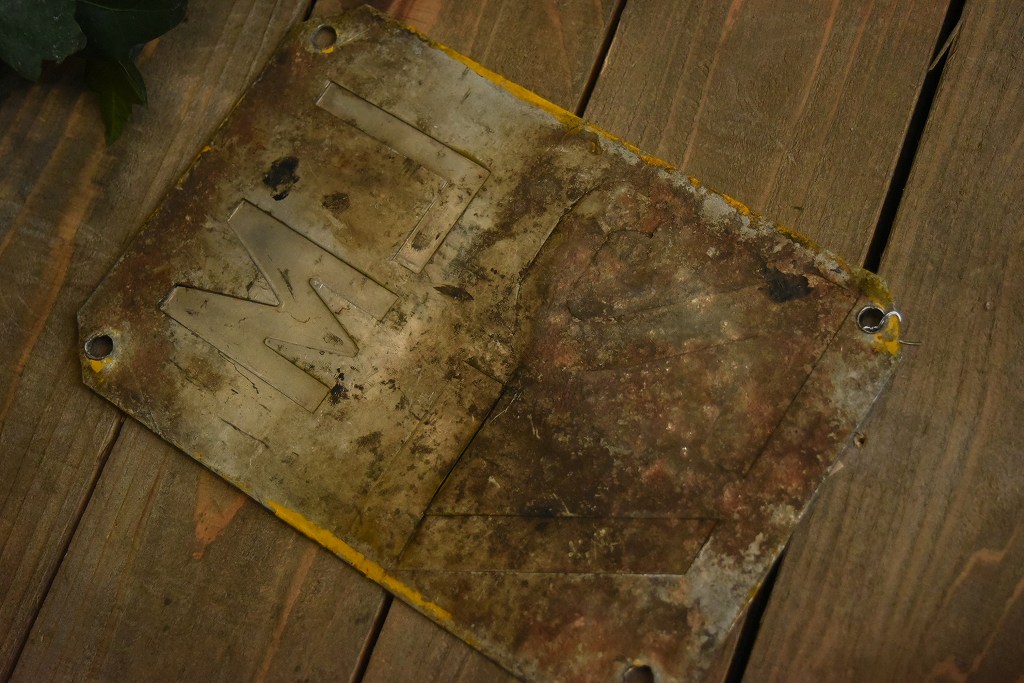 104165 UK ヴィンテージ　英国 ナンバープレート アルミ製