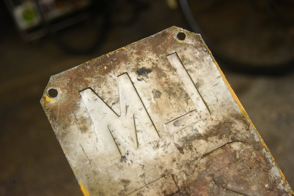 104165 UK ヴィンテージ　英国 ナンバープレート アルミ製