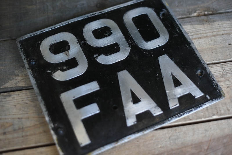 イギリス 古い 英国 ナンバープレート ENGLAND製 BMC MINI クラシックミニ 古い英国車などに 105346 UK ヴィンテージ 英国 ナンバープレート アルミ製 | ガレージ