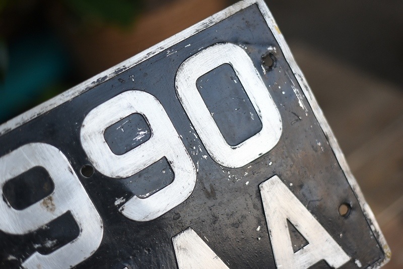 イギリス 古い 英国 ナンバープレート ENGLAND製 BMC MINI クラシックミニ 古い英国車などに 105346 UK ヴィンテージ 英国 ナンバープレート アルミ製 | ガレージ