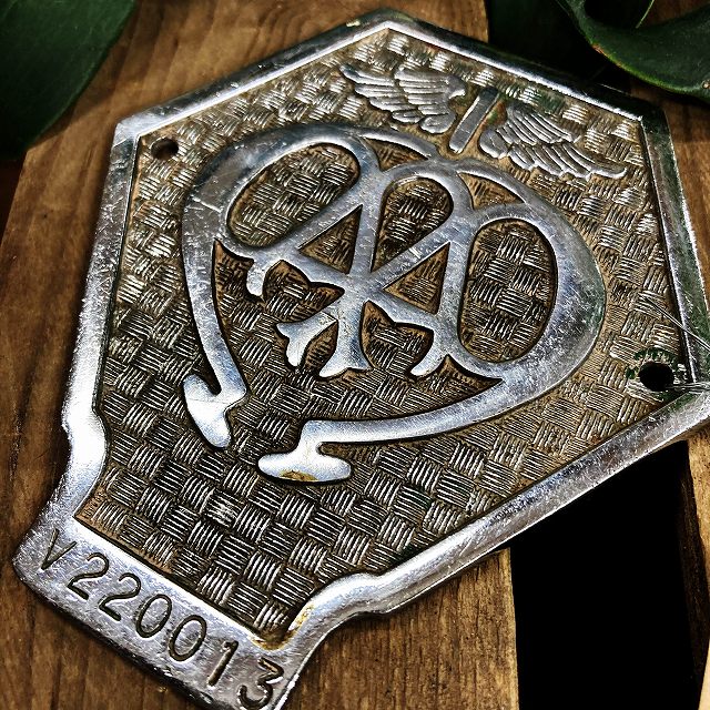 105788 ヴィンテージ　AA 「Automobile Association」  メタル　カーバッチ エンブレム