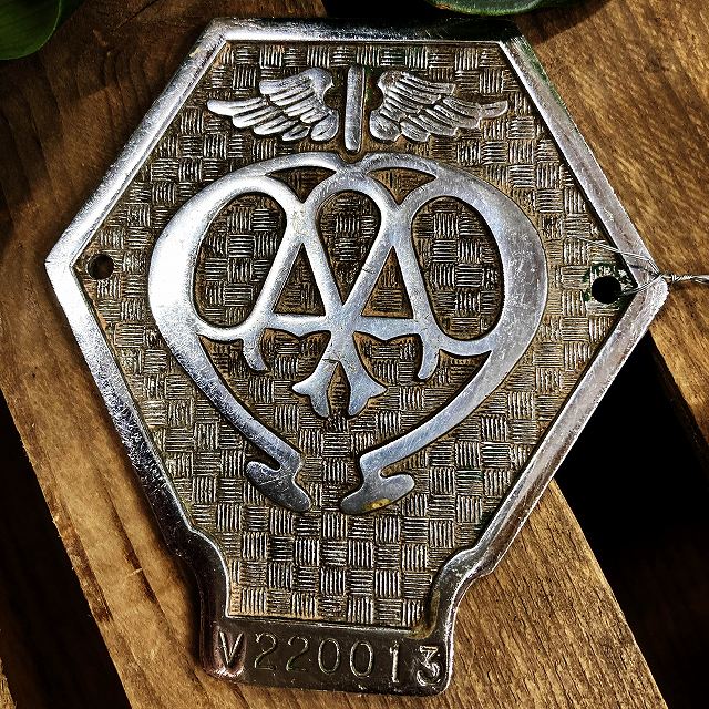 105788 ヴィンテージ　AA 「Automobile Association」  メタル　カーバッチ エンブレム