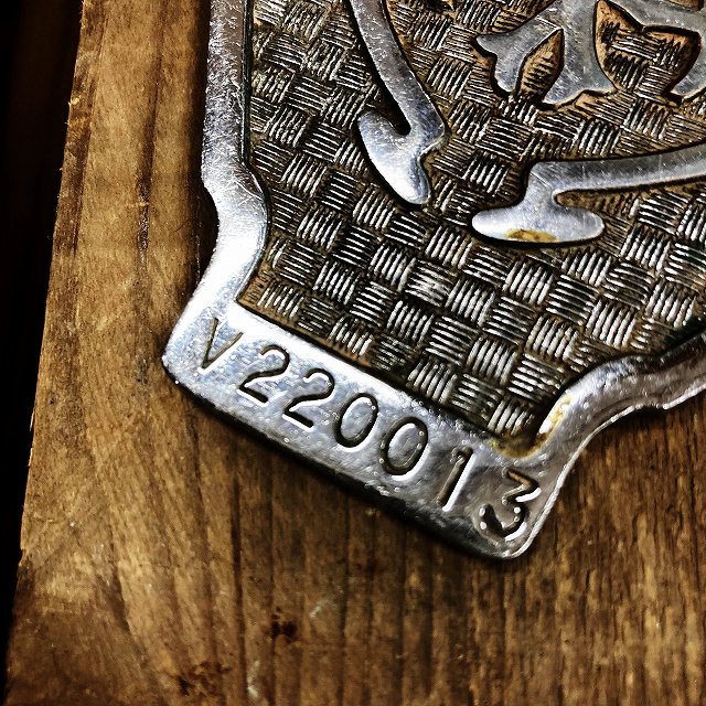 105788 ヴィンテージ　AA 「Automobile Association」  メタル　カーバッチ エンブレム