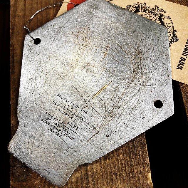 105788 ヴィンテージ　AA 「Automobile Association」  メタル　カーバッチ エンブレム