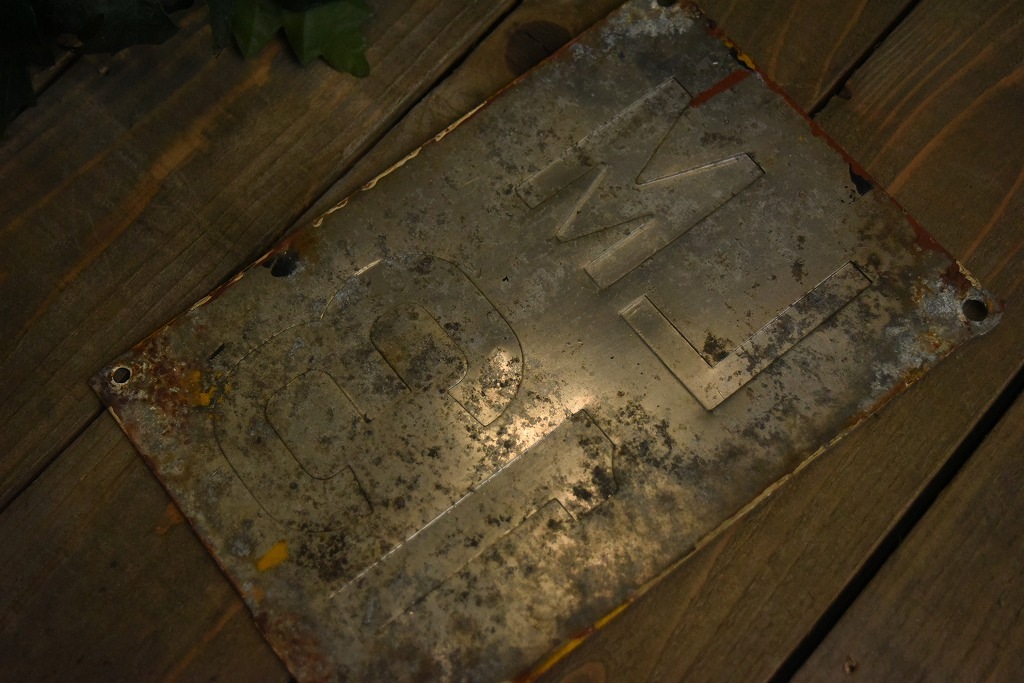 104155 UK ヴィンテージ 英国 ナンバープレート アルミ製